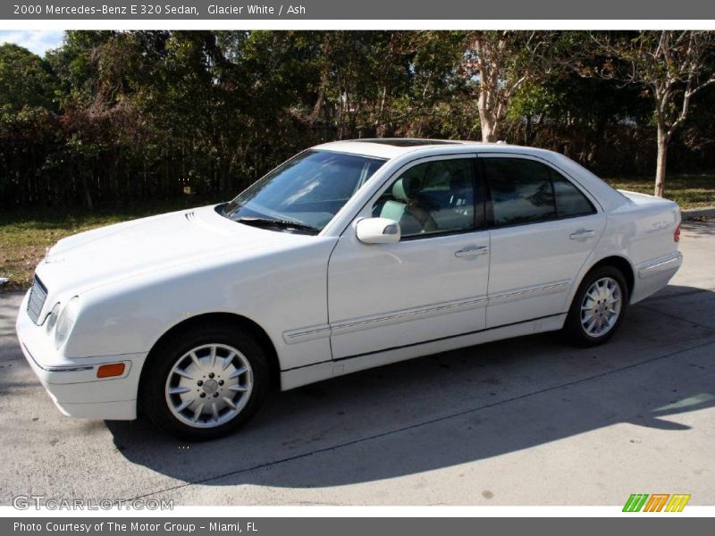 Glacier White / Ash 2000 Mercedes-Benz E 320 Sedan