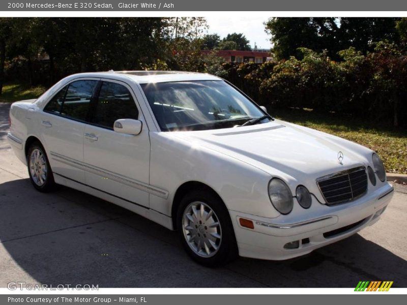 Glacier White / Ash 2000 Mercedes-Benz E 320 Sedan