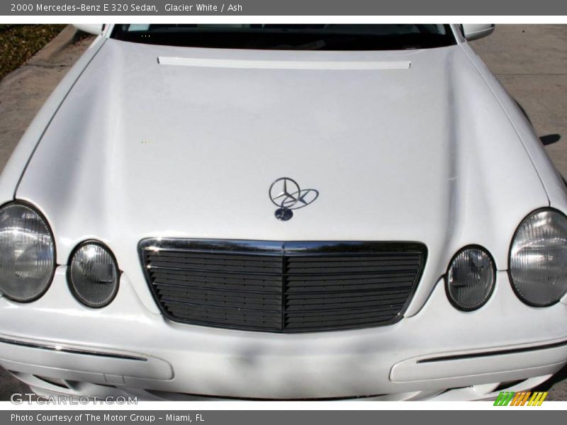 Glacier White / Ash 2000 Mercedes-Benz E 320 Sedan