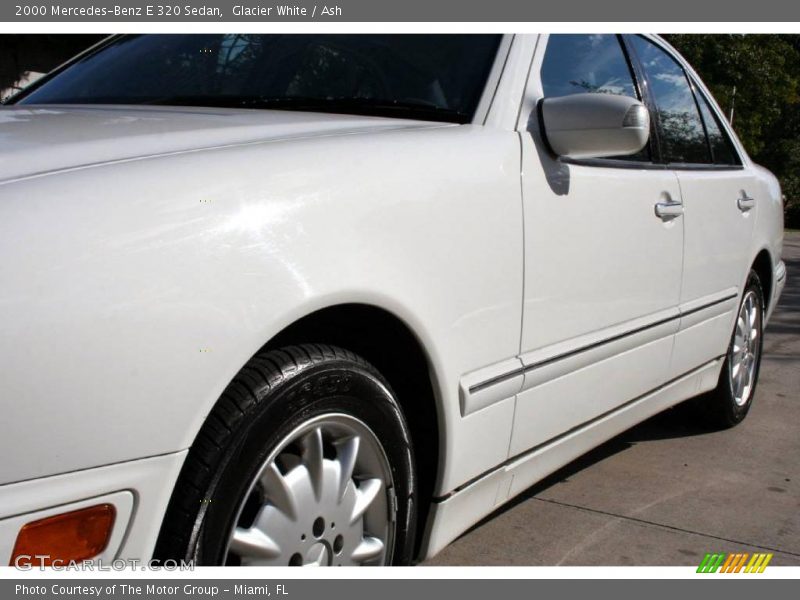 Glacier White / Ash 2000 Mercedes-Benz E 320 Sedan