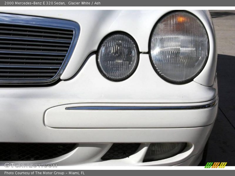 Glacier White / Ash 2000 Mercedes-Benz E 320 Sedan
