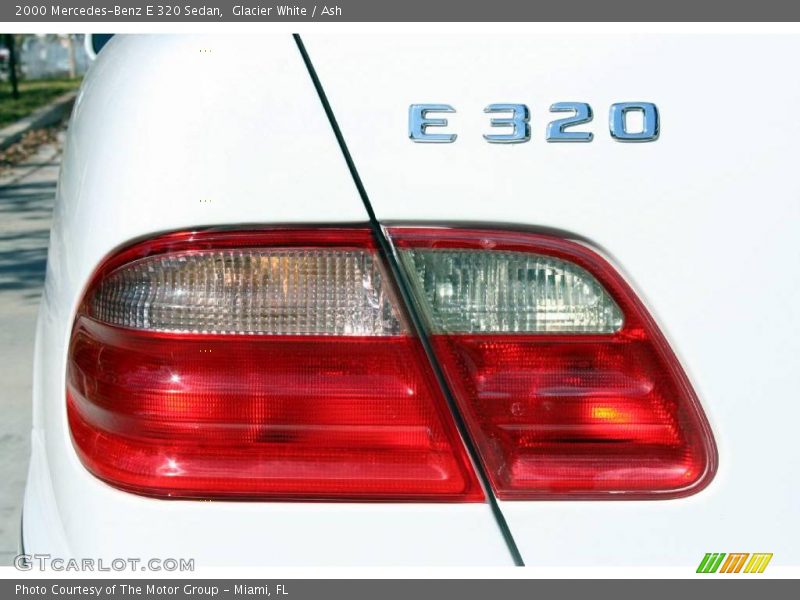Glacier White / Ash 2000 Mercedes-Benz E 320 Sedan