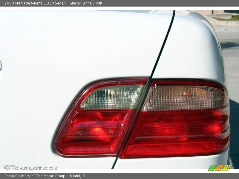 Glacier White / Ash 2000 Mercedes-Benz E 320 Sedan