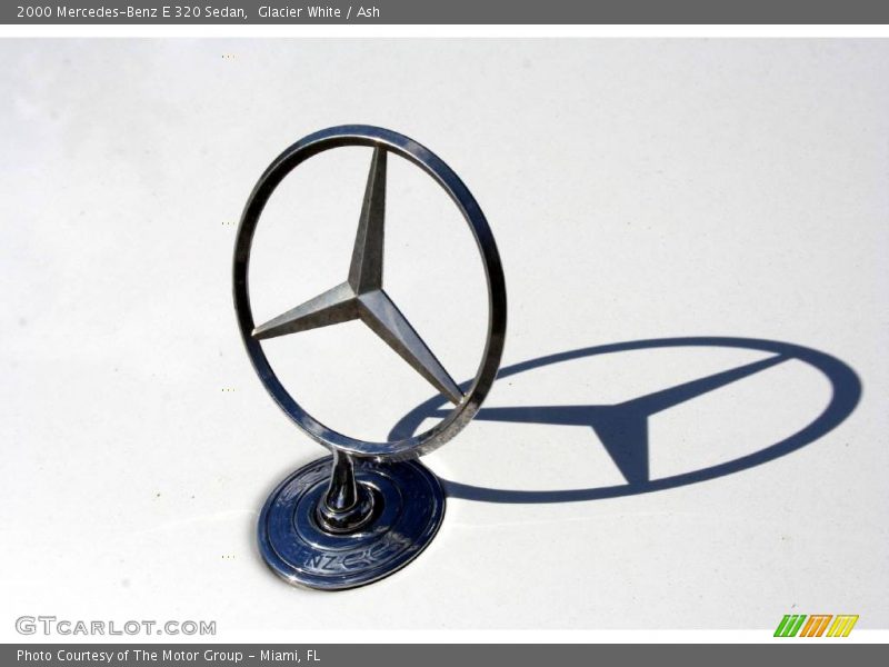 Glacier White / Ash 2000 Mercedes-Benz E 320 Sedan