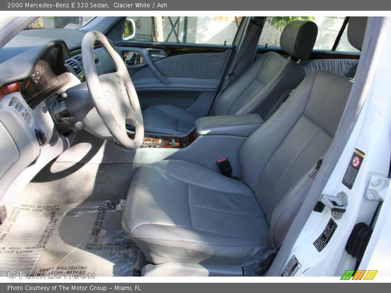 Glacier White / Ash 2000 Mercedes-Benz E 320 Sedan