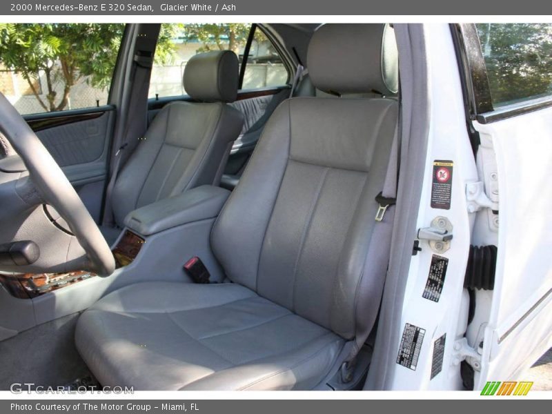 Glacier White / Ash 2000 Mercedes-Benz E 320 Sedan