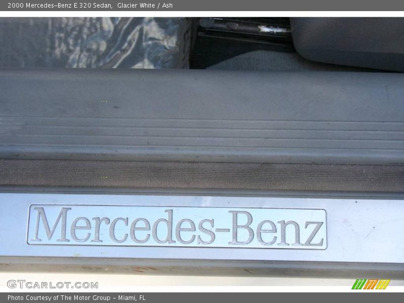 Glacier White / Ash 2000 Mercedes-Benz E 320 Sedan