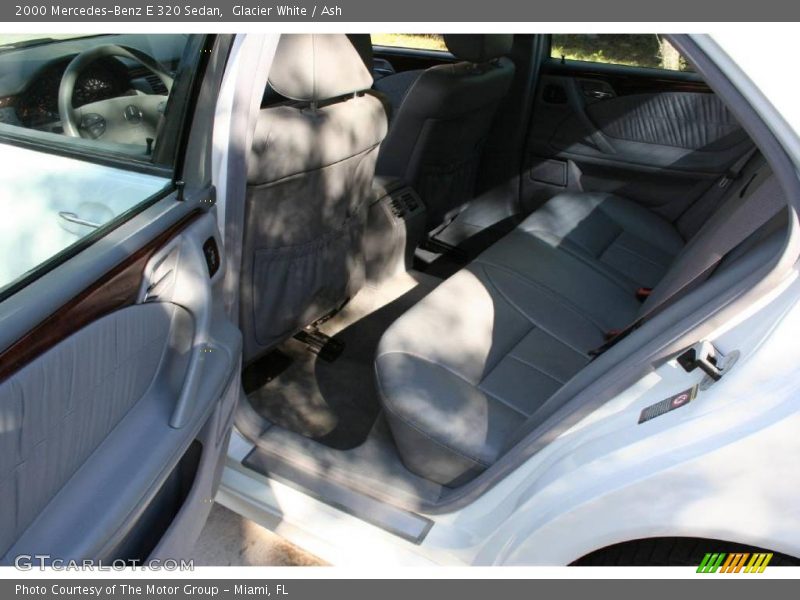 Glacier White / Ash 2000 Mercedes-Benz E 320 Sedan