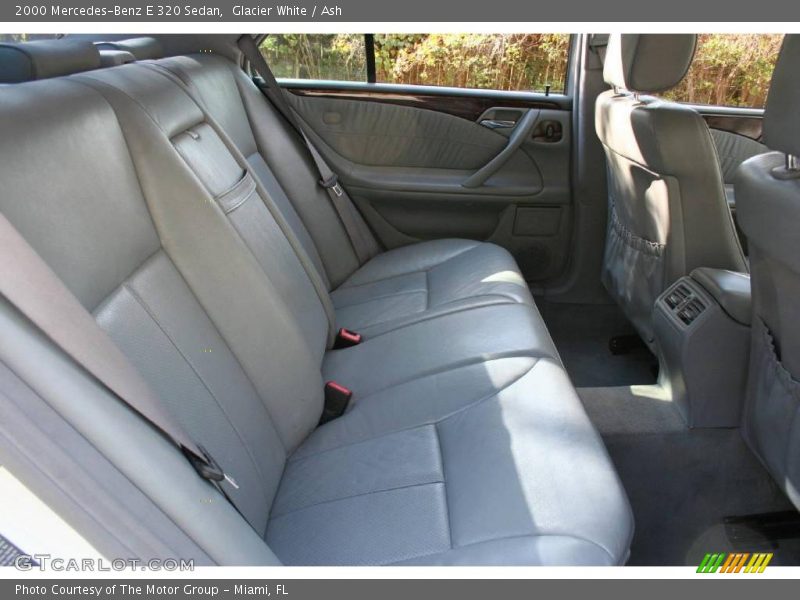 Glacier White / Ash 2000 Mercedes-Benz E 320 Sedan