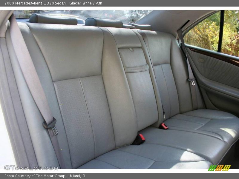 Glacier White / Ash 2000 Mercedes-Benz E 320 Sedan