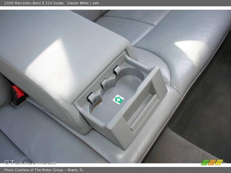 Glacier White / Ash 2000 Mercedes-Benz E 320 Sedan