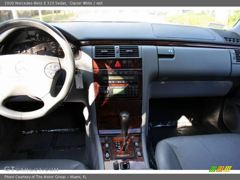 Glacier White / Ash 2000 Mercedes-Benz E 320 Sedan