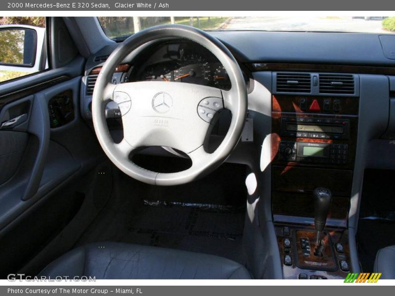 Glacier White / Ash 2000 Mercedes-Benz E 320 Sedan