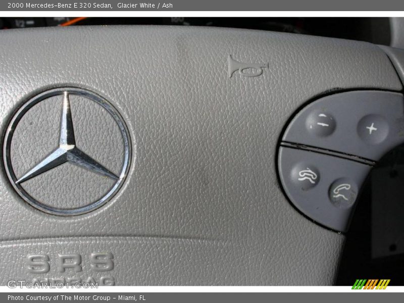 Glacier White / Ash 2000 Mercedes-Benz E 320 Sedan