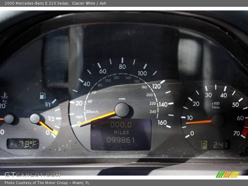 Glacier White / Ash 2000 Mercedes-Benz E 320 Sedan