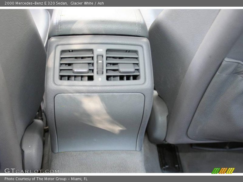 Glacier White / Ash 2000 Mercedes-Benz E 320 Sedan