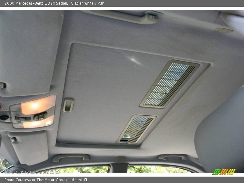 Glacier White / Ash 2000 Mercedes-Benz E 320 Sedan