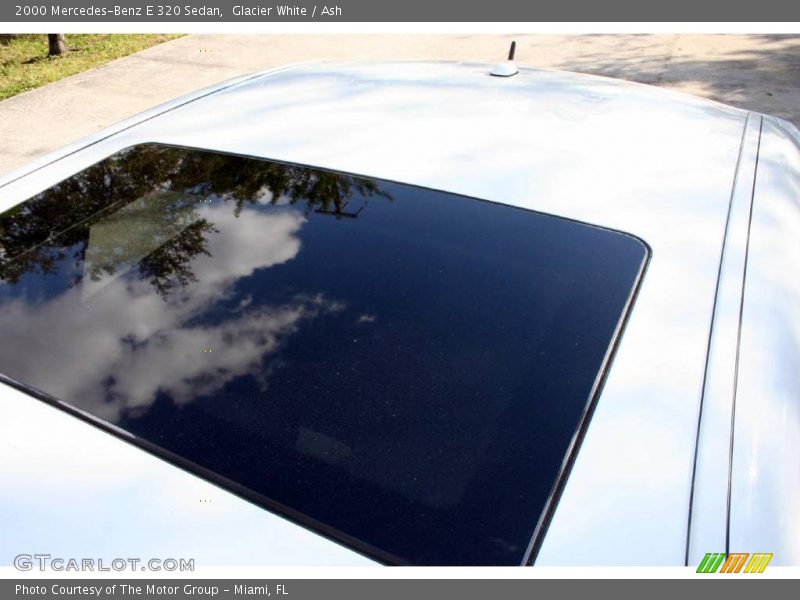 Glacier White / Ash 2000 Mercedes-Benz E 320 Sedan