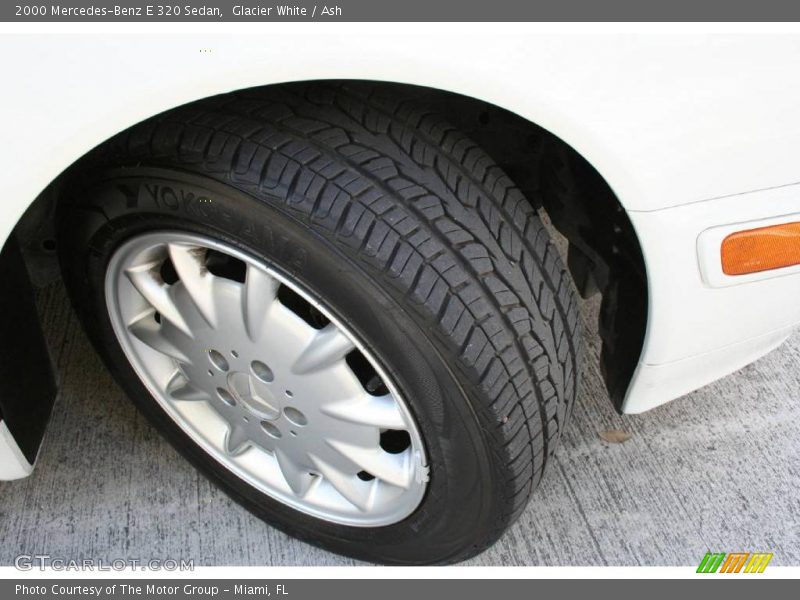 Glacier White / Ash 2000 Mercedes-Benz E 320 Sedan