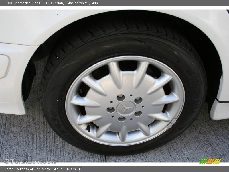 Glacier White / Ash 2000 Mercedes-Benz E 320 Sedan