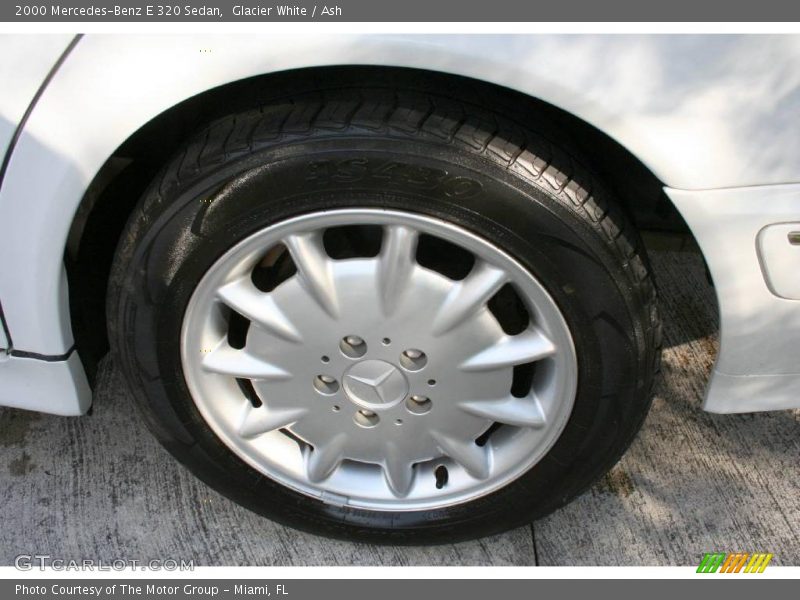 Glacier White / Ash 2000 Mercedes-Benz E 320 Sedan