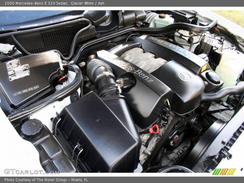 Glacier White / Ash 2000 Mercedes-Benz E 320 Sedan