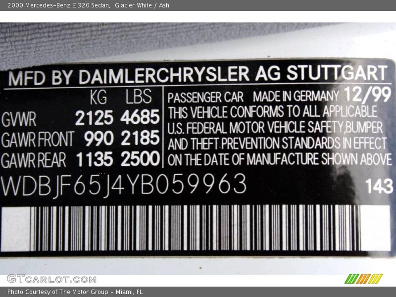 Glacier White / Ash 2000 Mercedes-Benz E 320 Sedan
