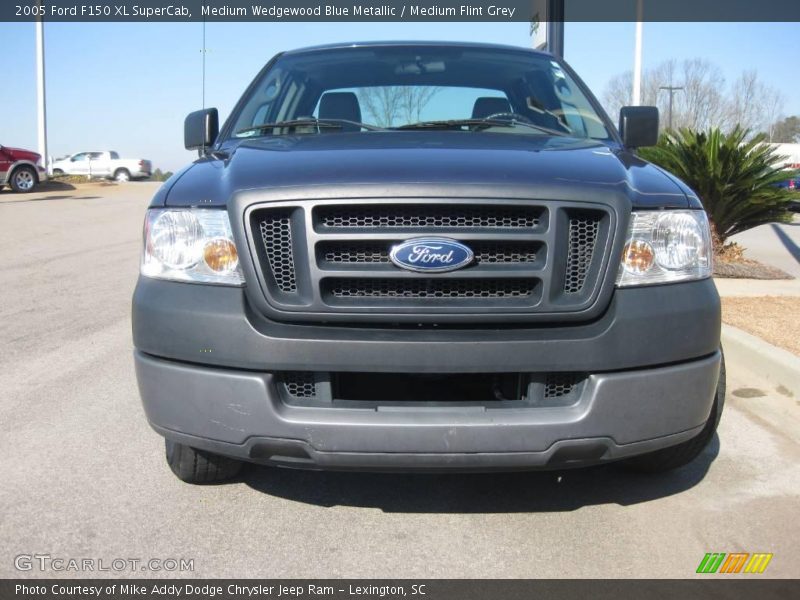 Medium Wedgewood Blue Metallic / Medium Flint Grey 2005 Ford F150 XL SuperCab