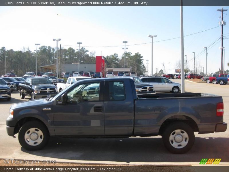 Medium Wedgewood Blue Metallic / Medium Flint Grey 2005 Ford F150 XL SuperCab