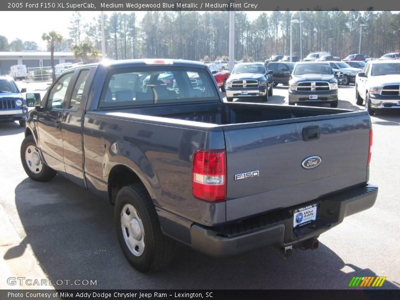 Medium Wedgewood Blue Metallic / Medium Flint Grey 2005 Ford F150 XL SuperCab
