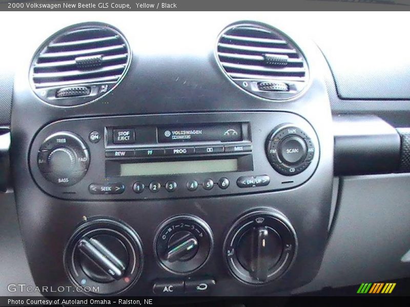 Yellow / Black 2000 Volkswagen New Beetle GLS Coupe