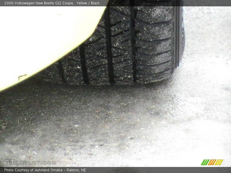Yellow / Black 2000 Volkswagen New Beetle GLS Coupe