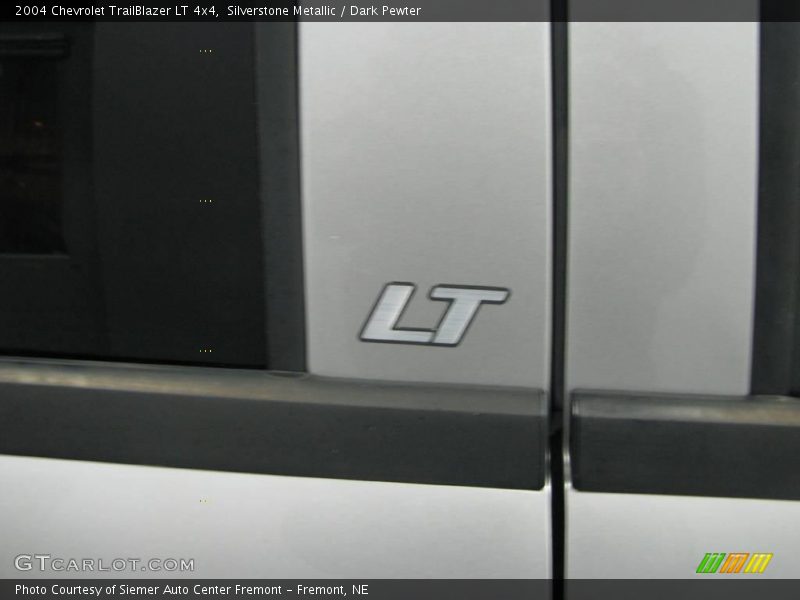 Silverstone Metallic / Dark Pewter 2004 Chevrolet TrailBlazer LT 4x4