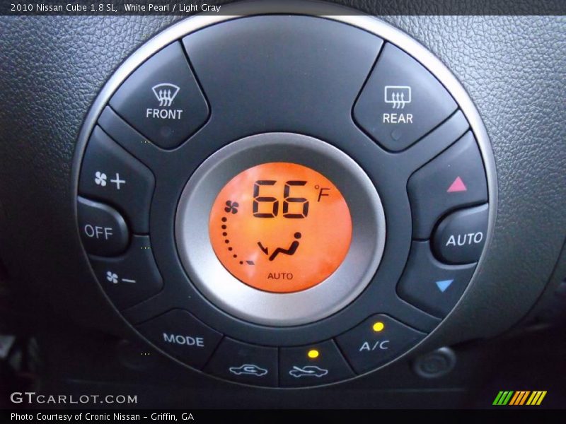 White Pearl / Light Gray 2010 Nissan Cube 1.8 SL