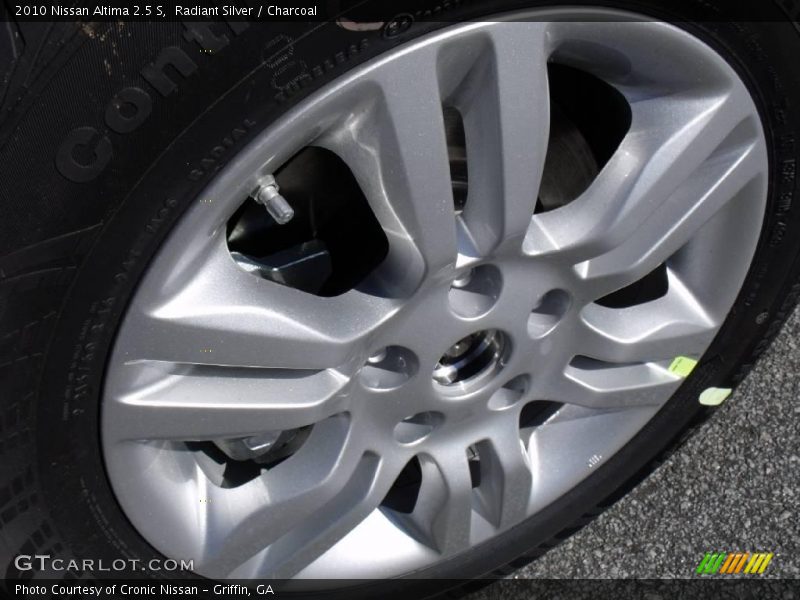 Radiant Silver / Charcoal 2010 Nissan Altima 2.5 S
