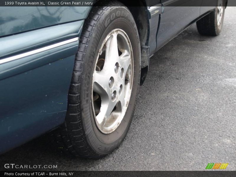 Classic Green Pearl / Ivory 1999 Toyota Avalon XL