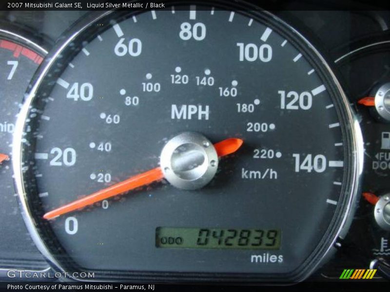 Liquid Silver Metallic / Black 2007 Mitsubishi Galant SE