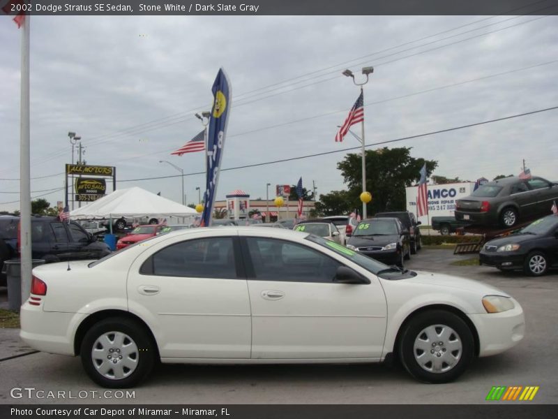 Stone White / Dark Slate Gray 2002 Dodge Stratus SE Sedan
