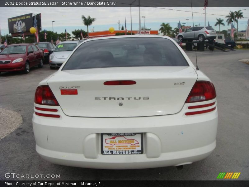 Stone White / Dark Slate Gray 2002 Dodge Stratus SE Sedan