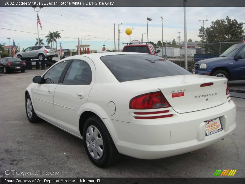 Stone White / Dark Slate Gray 2002 Dodge Stratus SE Sedan