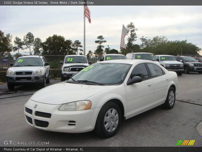 Stone White / Dark Slate Gray 2002 Dodge Stratus SE Sedan