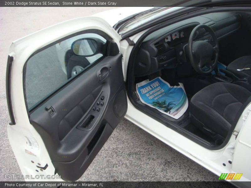 Stone White / Dark Slate Gray 2002 Dodge Stratus SE Sedan
