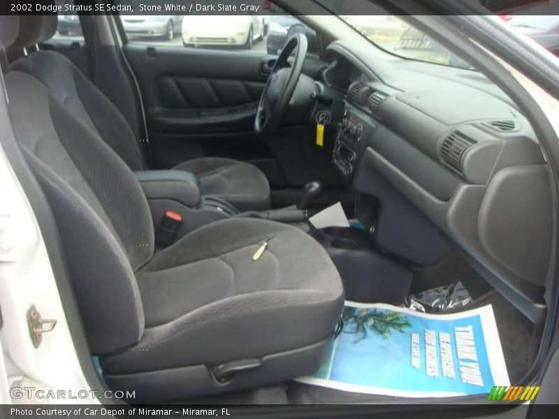Stone White / Dark Slate Gray 2002 Dodge Stratus SE Sedan