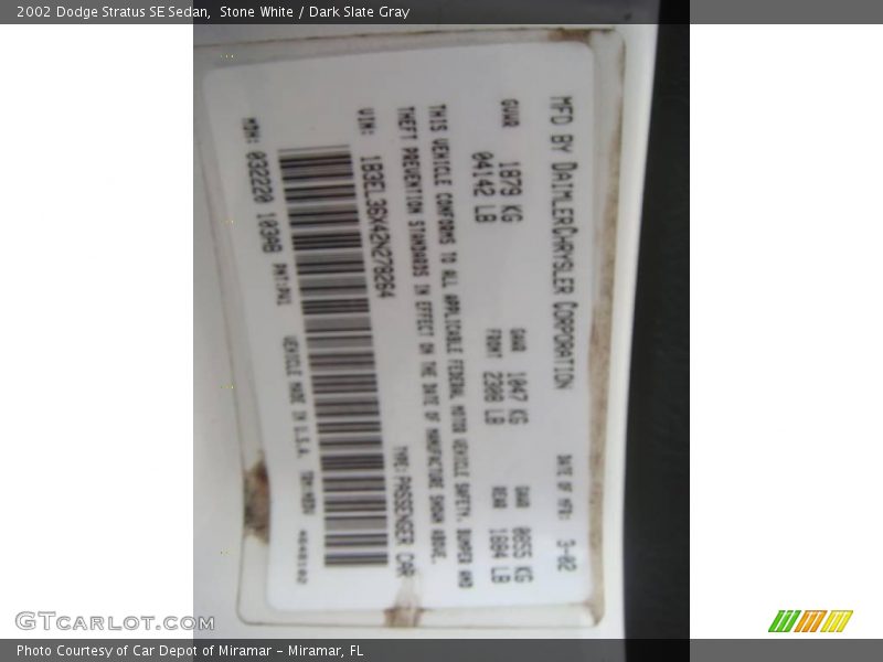 Stone White / Dark Slate Gray 2002 Dodge Stratus SE Sedan