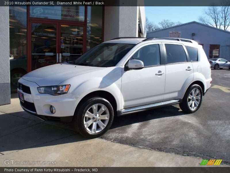 Diamond White Pearl / Black 2010 Mitsubishi Outlander SE