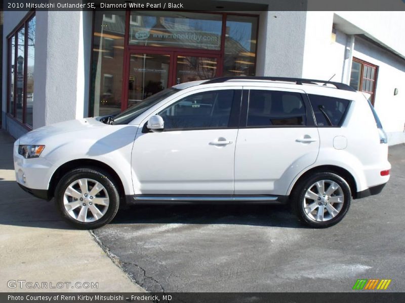 Diamond White Pearl / Black 2010 Mitsubishi Outlander SE
