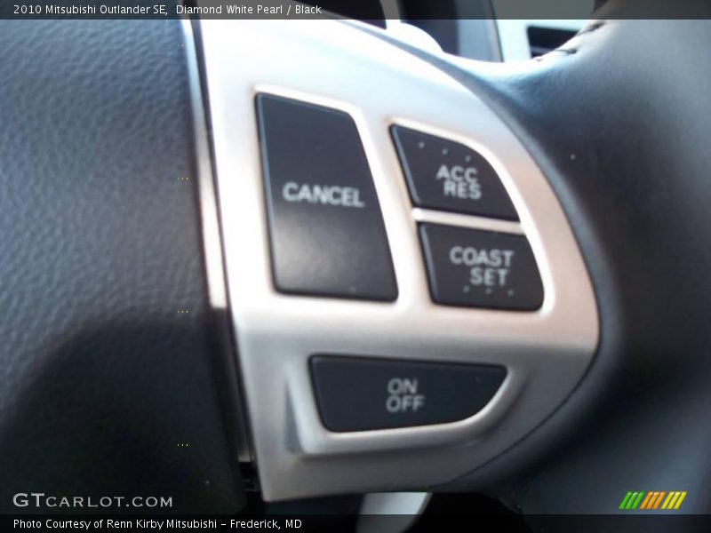 Diamond White Pearl / Black 2010 Mitsubishi Outlander SE