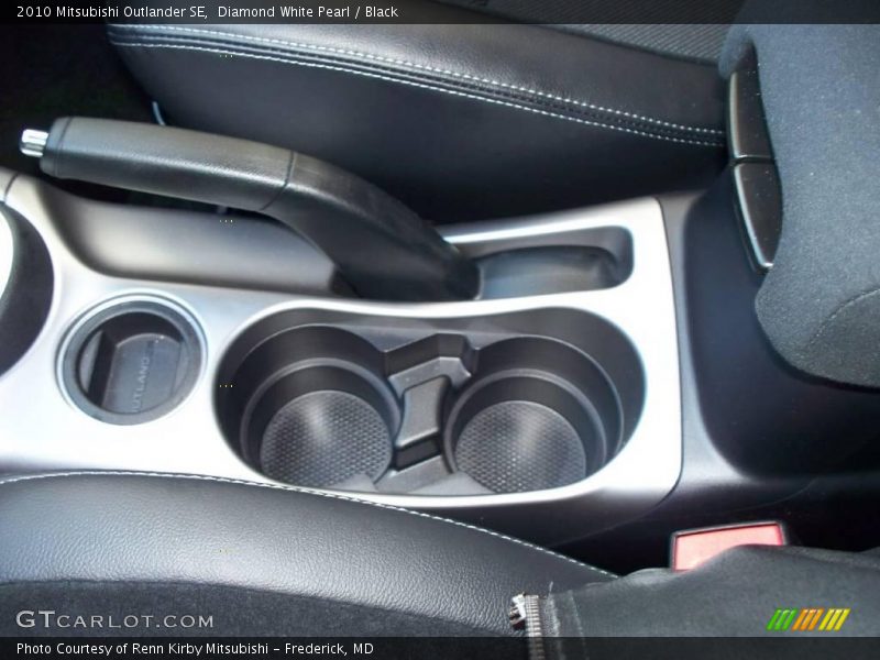 Diamond White Pearl / Black 2010 Mitsubishi Outlander SE