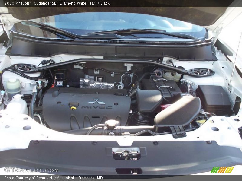 Diamond White Pearl / Black 2010 Mitsubishi Outlander SE