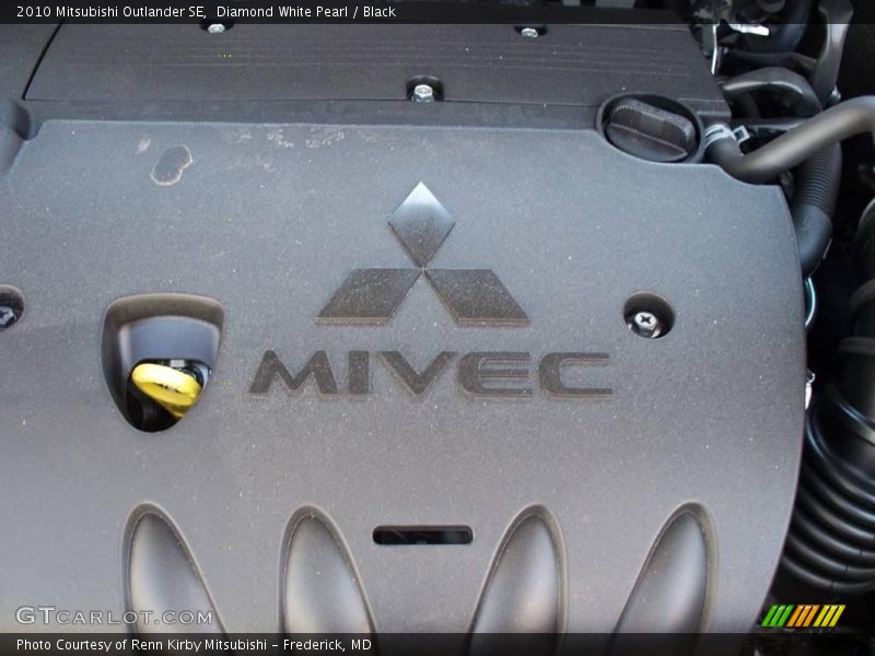 Diamond White Pearl / Black 2010 Mitsubishi Outlander SE